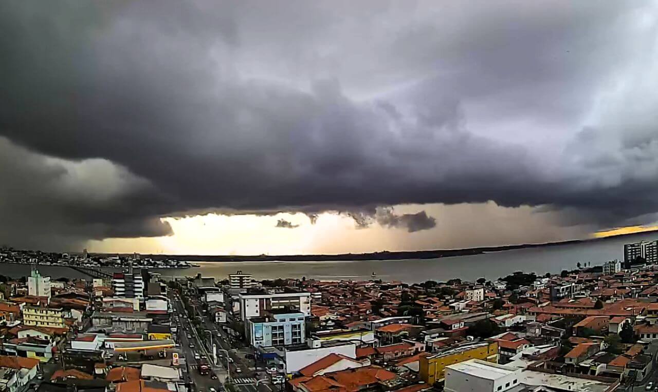 Forma O De Chuva Intensa Em S O Lu S Ma Na Tarde Desta Quarta Feira